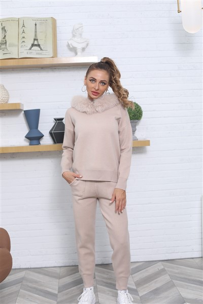 फर स्वेटर ट्रैकसूट